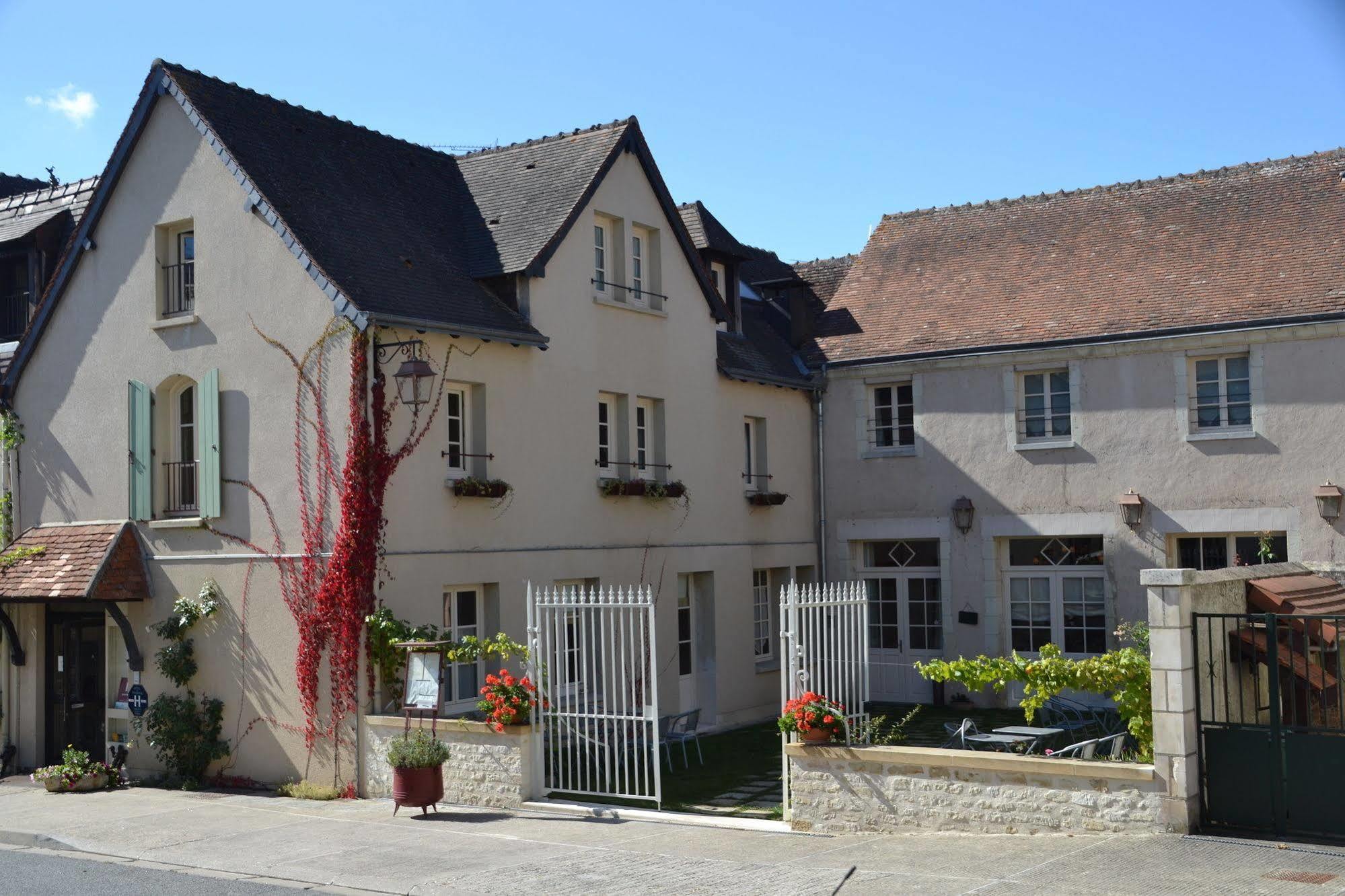 Logis Hotel Restaurant Relais De La Mothe Yzeures-sur-Creuse Exterior photo